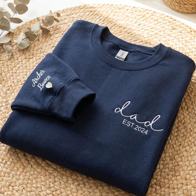 custom-embroidered-dad-est-sweatshirt-personalized-fathers-day-gift