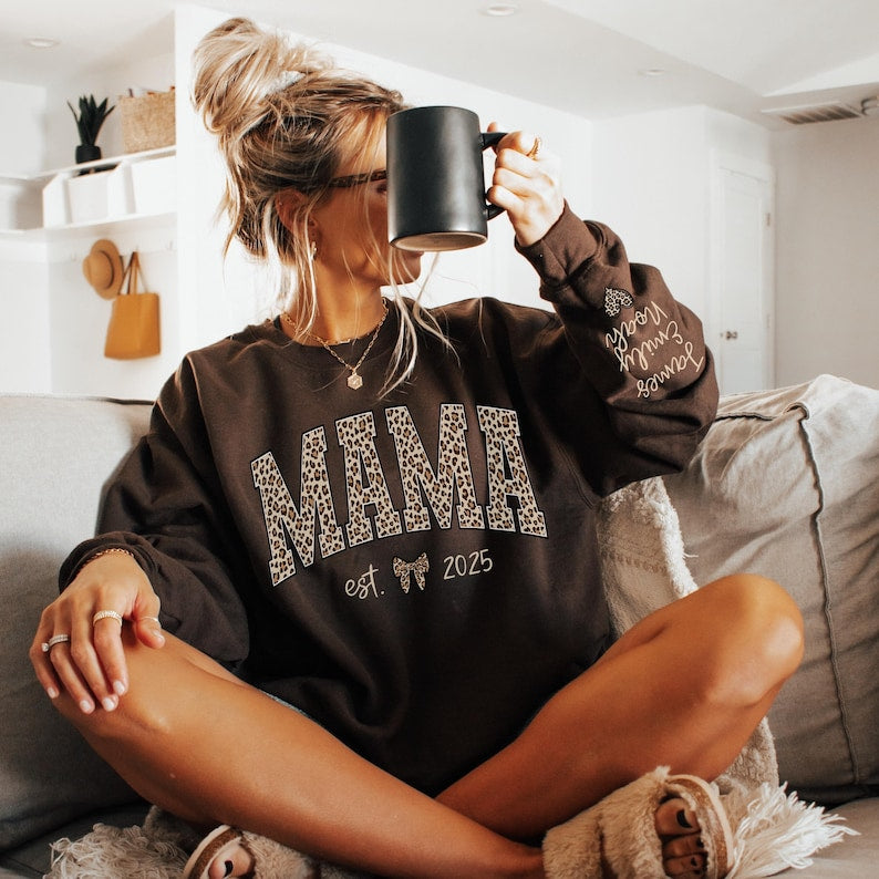 custom-leopard-mama-heat-transfer-print-sweatshirt-with-kid-name-on-sleeve-mothers-day-gift