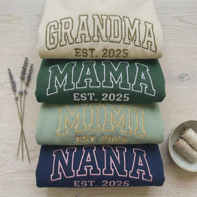custom-embroidered-mom-dad-sweatshirt-with-name-on-sleeve-mothers-day