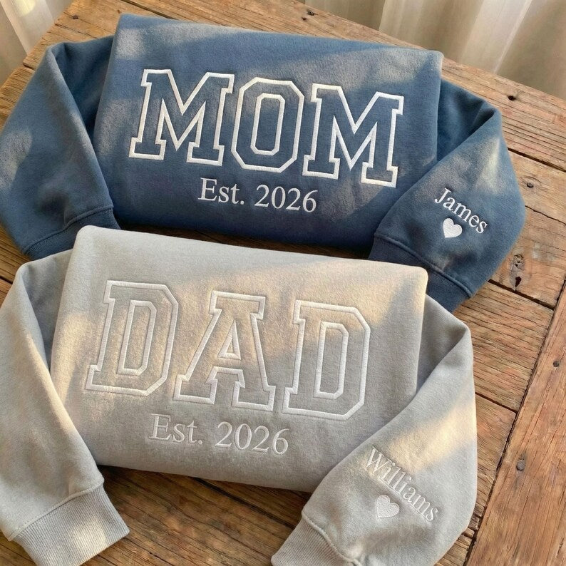 custom-embroidered-mom-dad-sweatshirt-with-name-on-sleeve-mothers-day