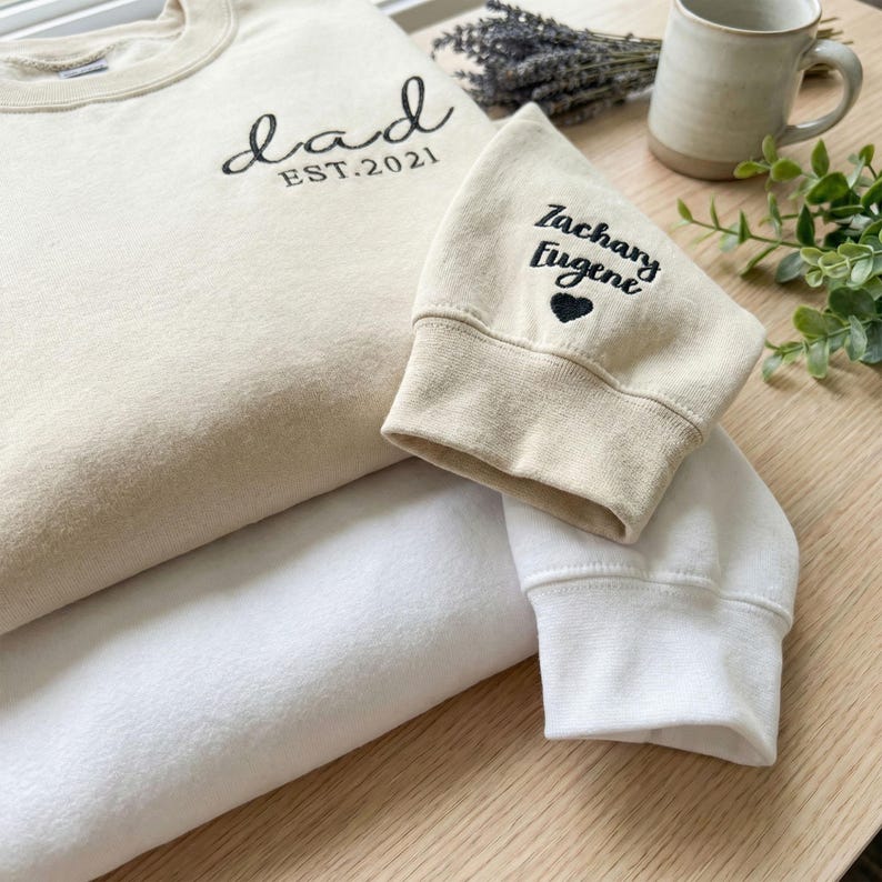 custom-embroidered-dad-est-sweatshirt-personalized-fathers-day-gift