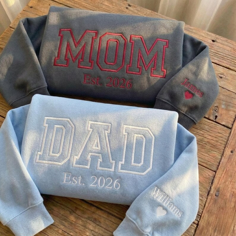 custom-embroidered-mom-dad-sweatshirt-with-name-on-sleeve-mothers-day