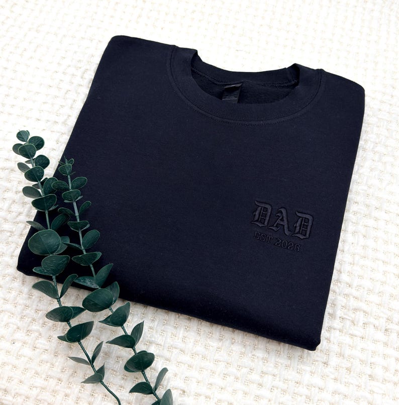 custom-embroidered-dad-est-sweatshirt-personalized-new-dad-gift-fathers-day-gift