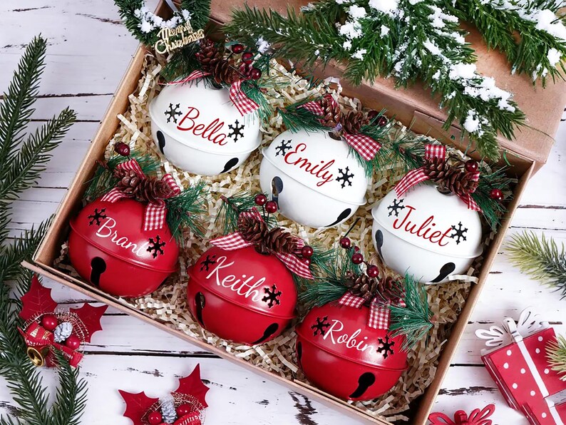 personalized-christmas-bell-ornaments-2026-custom-name-jingle-bell-with-pine-cone-bow-family-holiday-tree-decoration-gift