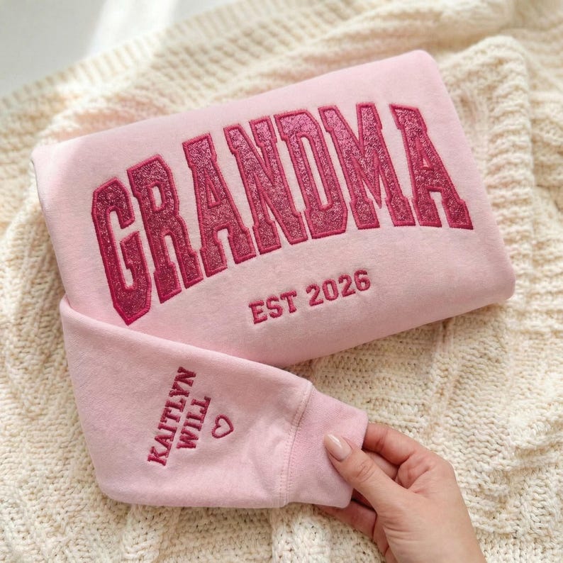 custom-arched-glitter-embroidered-grandma-sweatshirt-mothers-day-gifts