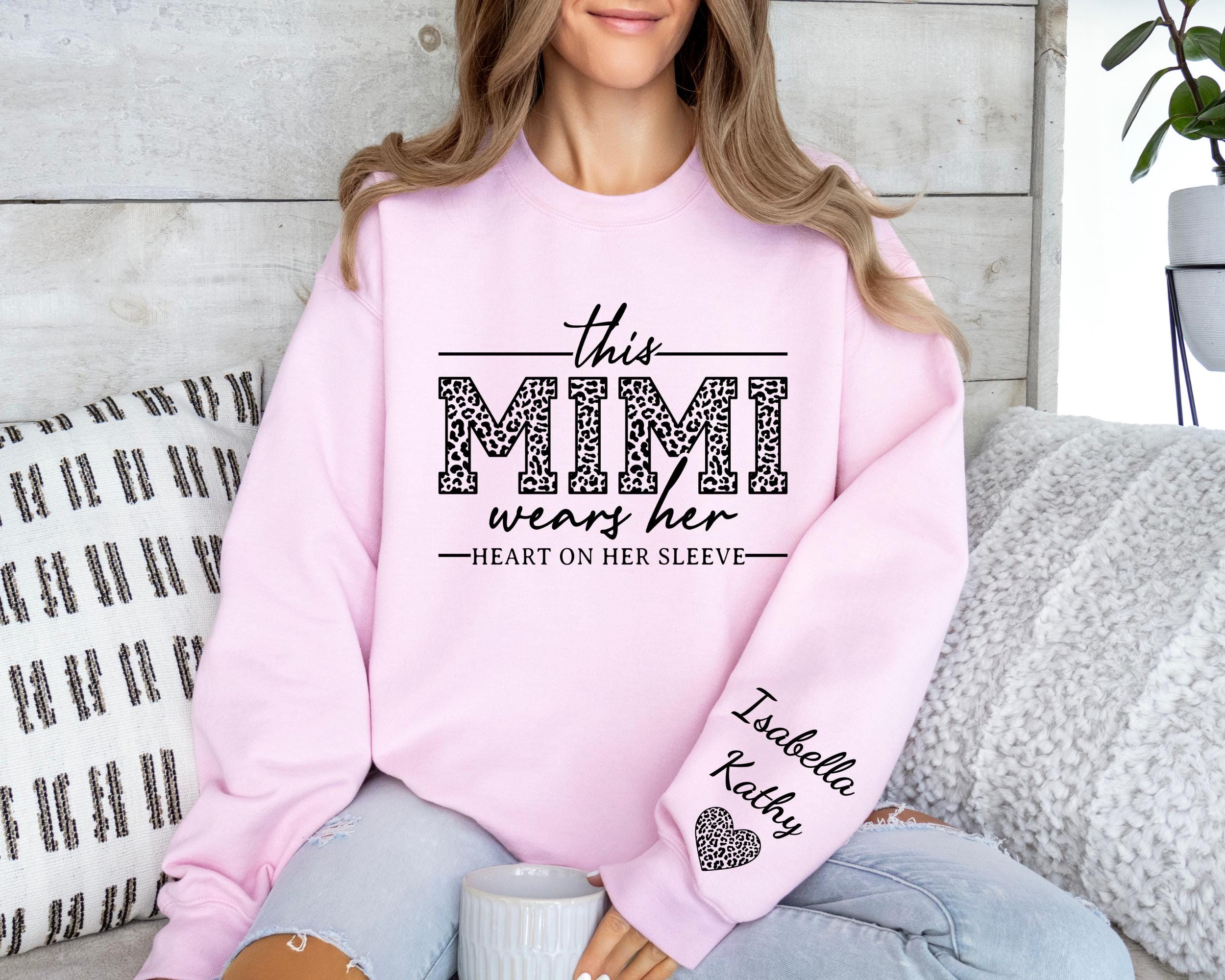 this-mimi-wears-her-heart-on-her-sleeve-custom-sweatshirt-with-kids-name