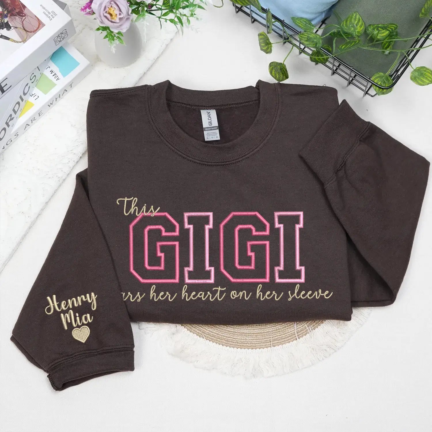 custom-embroidered-this-gigi-wears-her-heart-on-her-sleeve-sweatshirt-mothers-day-gifts