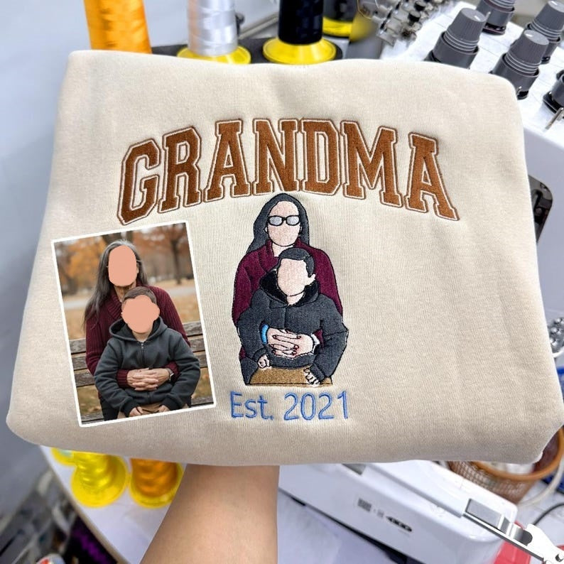 personalized-family-portrait-embroidered-grandma-crewneck-holiday-sweatshirt-gift-for-parents