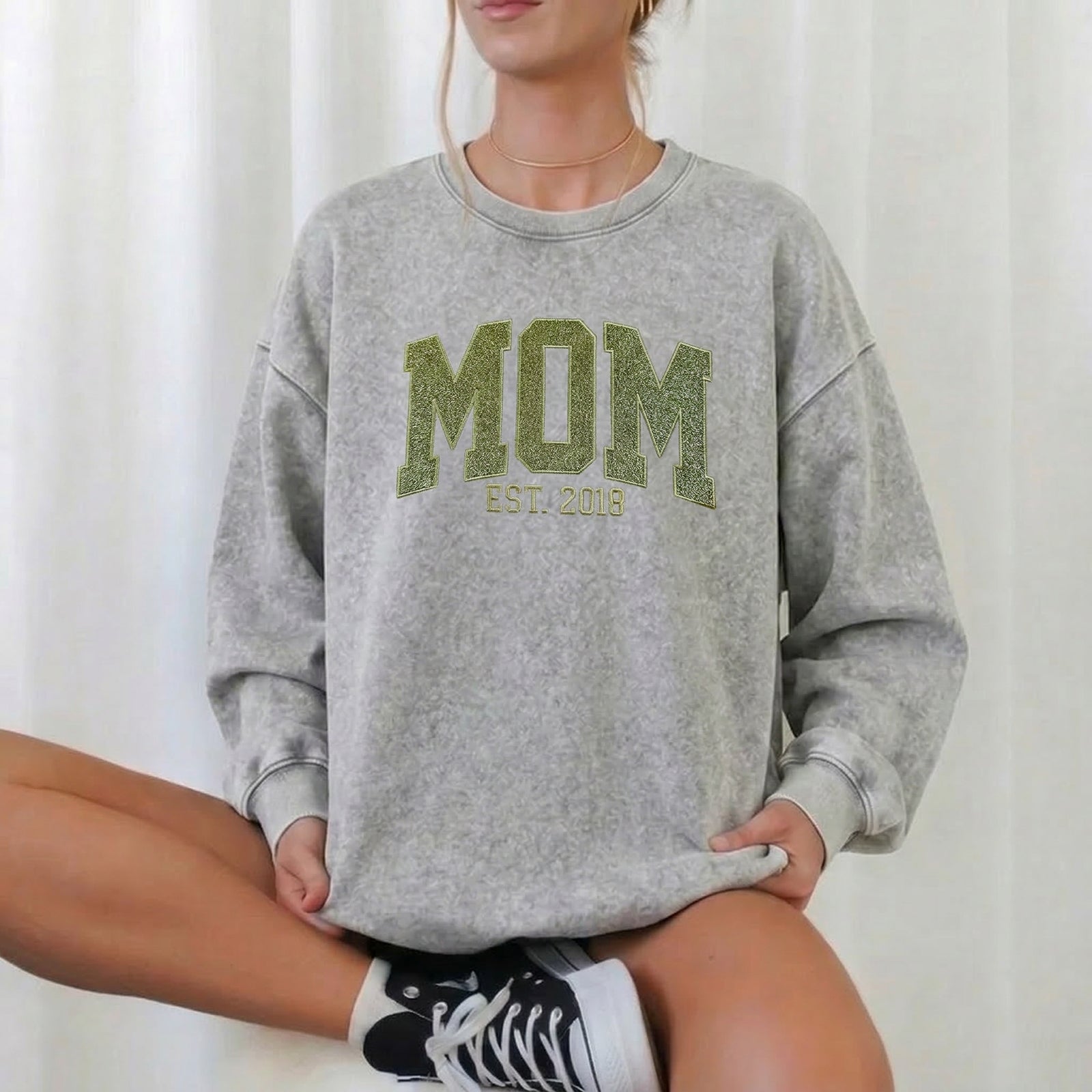 custom-embroidered-applique-glitter-mama-washed-sweatshirt-gift-for-mom