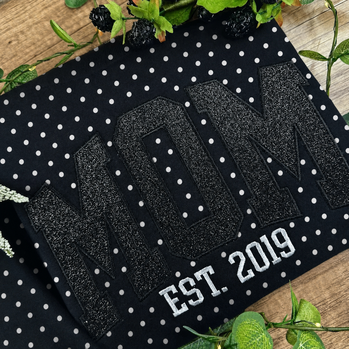 custom-polka-dot-mom-sweatshirt-personalized-glitter-embroidered-mama-top-with-kids-names-gift-for-mother