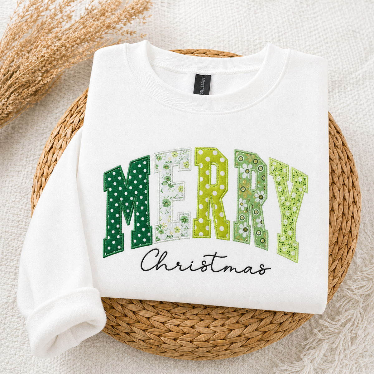 custom-merry-christmas-applique-embroidered-sweatshirt-festive-holiday-crewneck-with-patchwork-letter-design