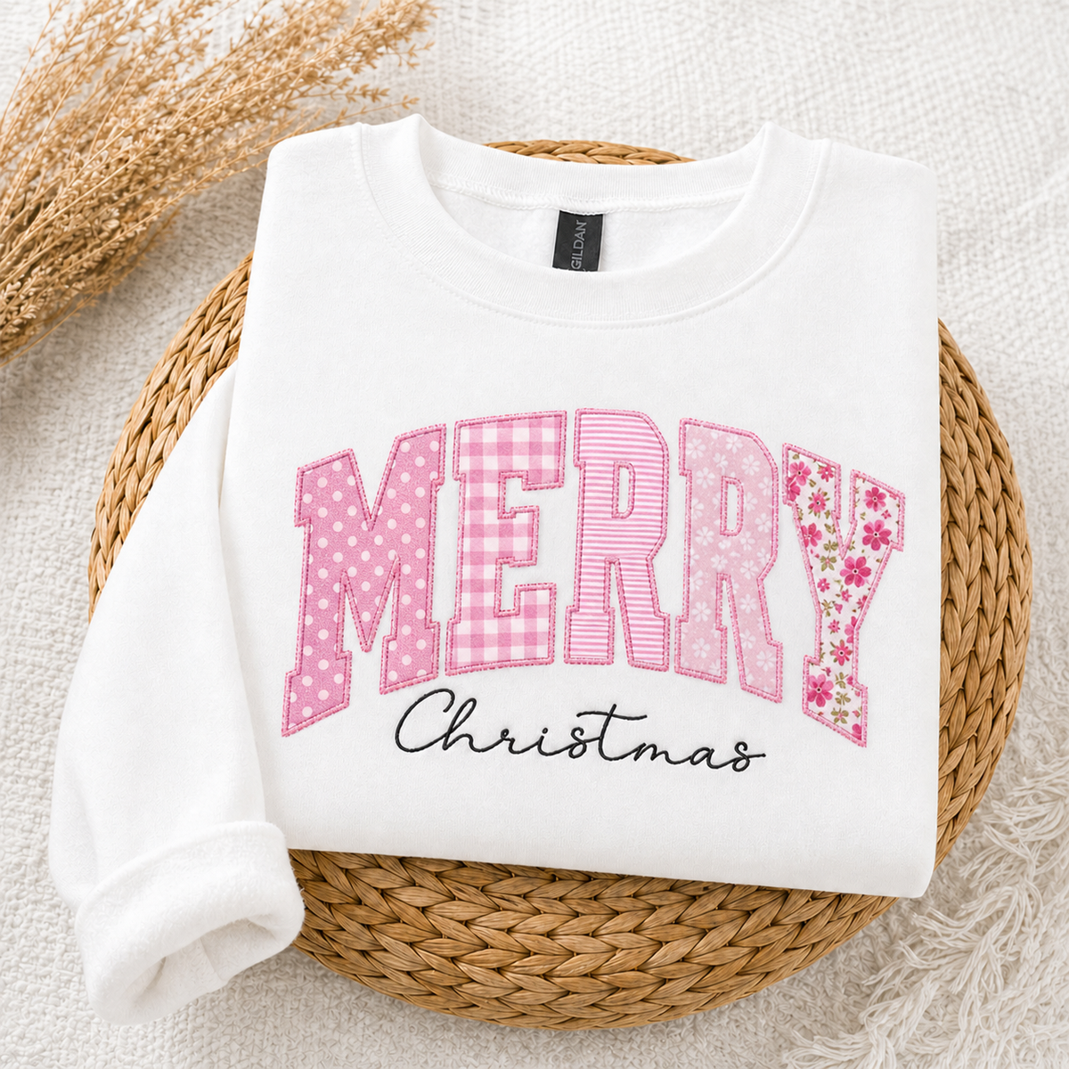 custom-merry-christmas-applique-embroidered-sweatshirt-festive-holiday-crewneck-with-patchwork-letter-design