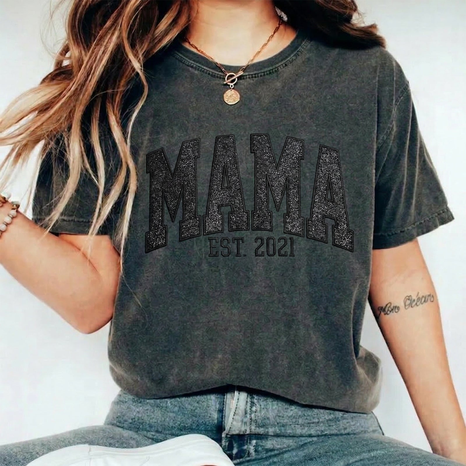 custom-embroidered-applique-glitter-mama-washed-sweatshirt-gift-for-mom
