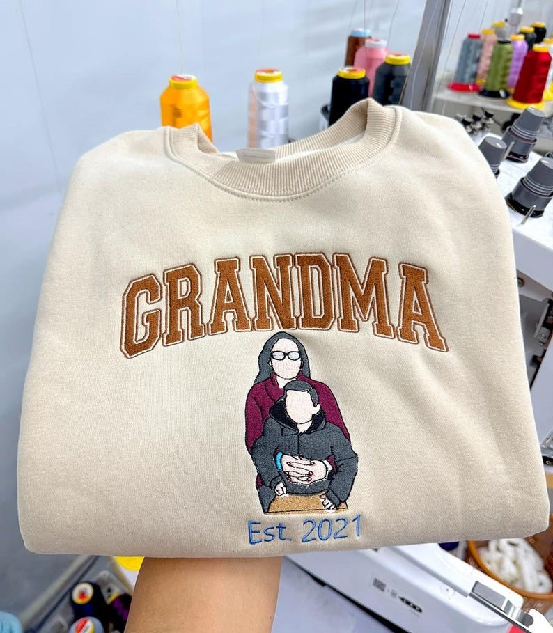 personalized-family-portrait-embroidered-grandma-crewneck-holiday-sweatshirt-gift-for-parents