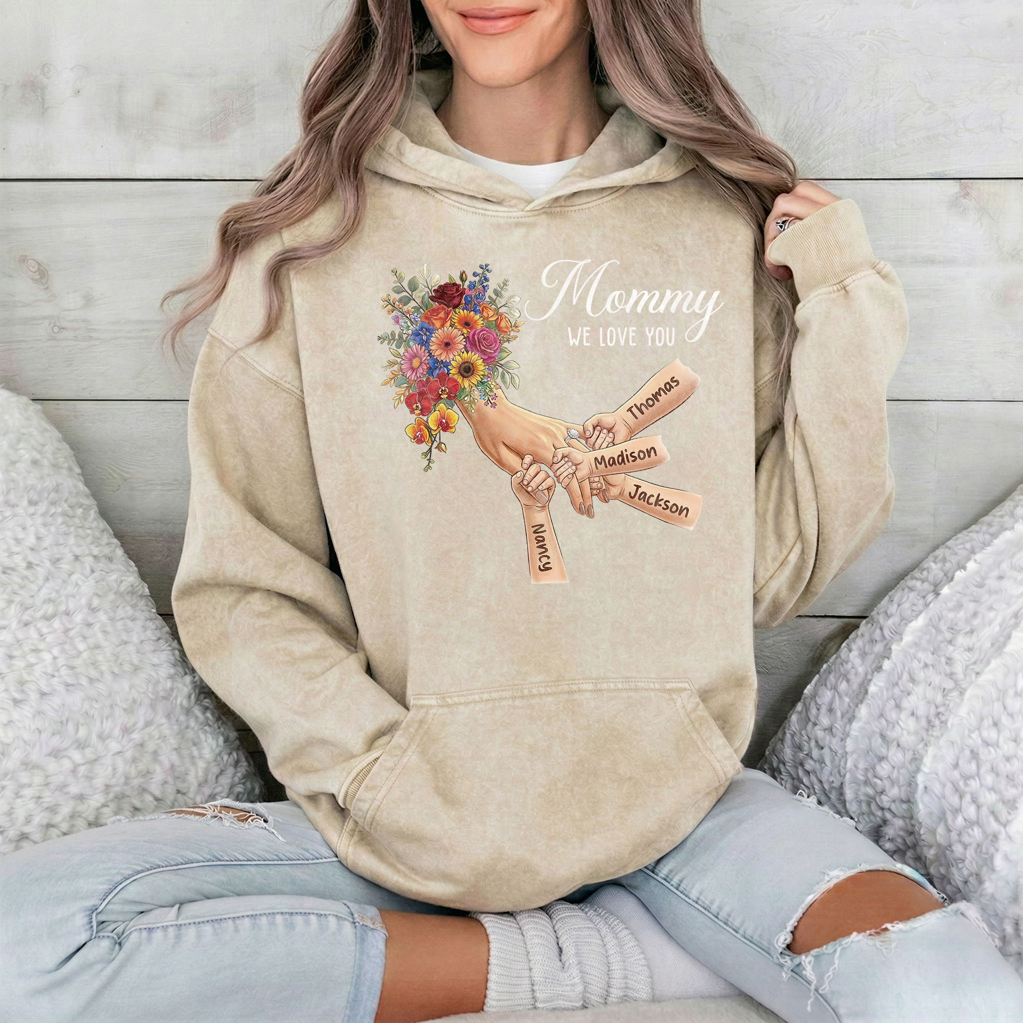 custom-mommy-holding-hands-vintage-washed-sweatshirt-mothers-day-gift