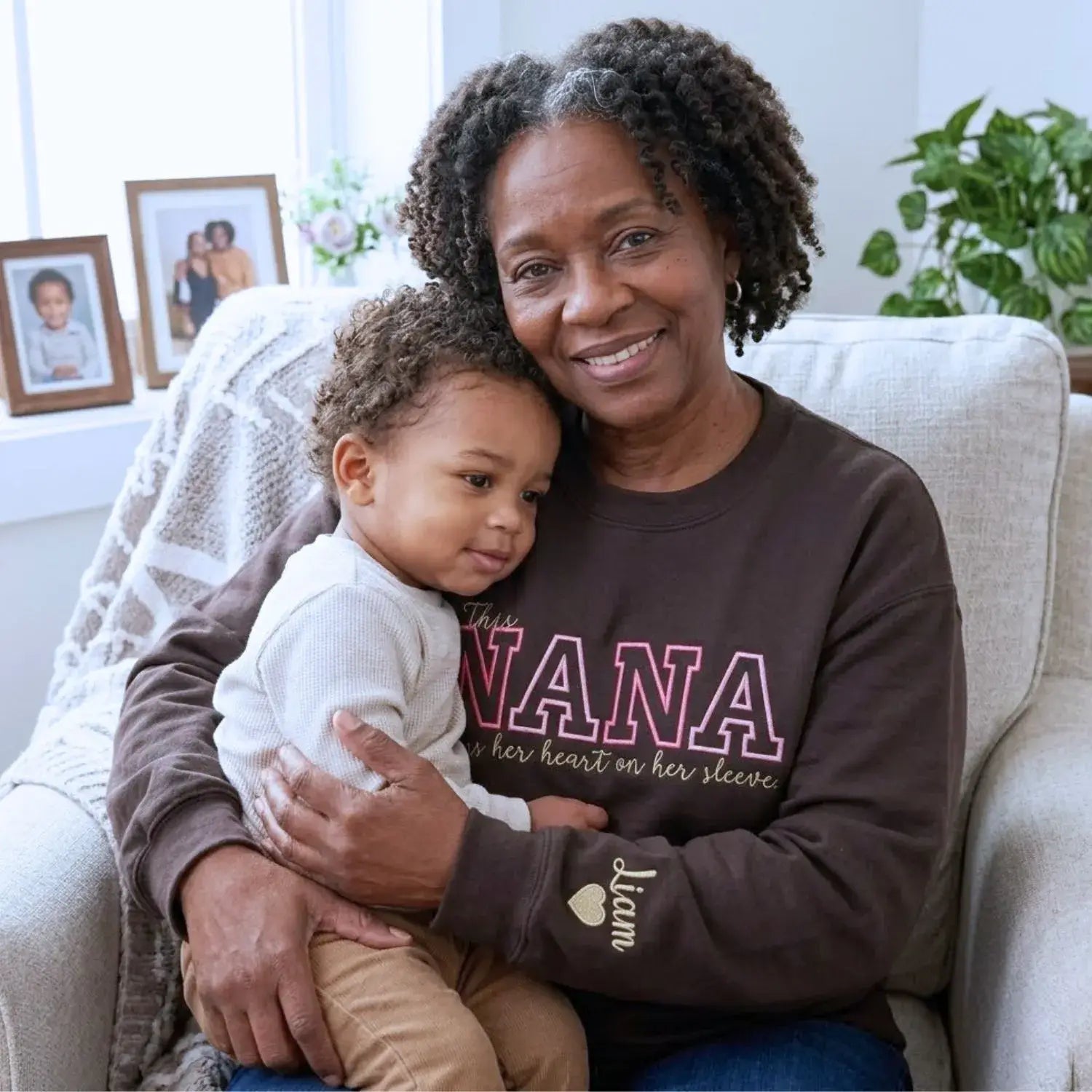custom-embroidered-this-nana-wears-her-heart-on-her-sleeve-sweatshirt-mothers-day-gifts