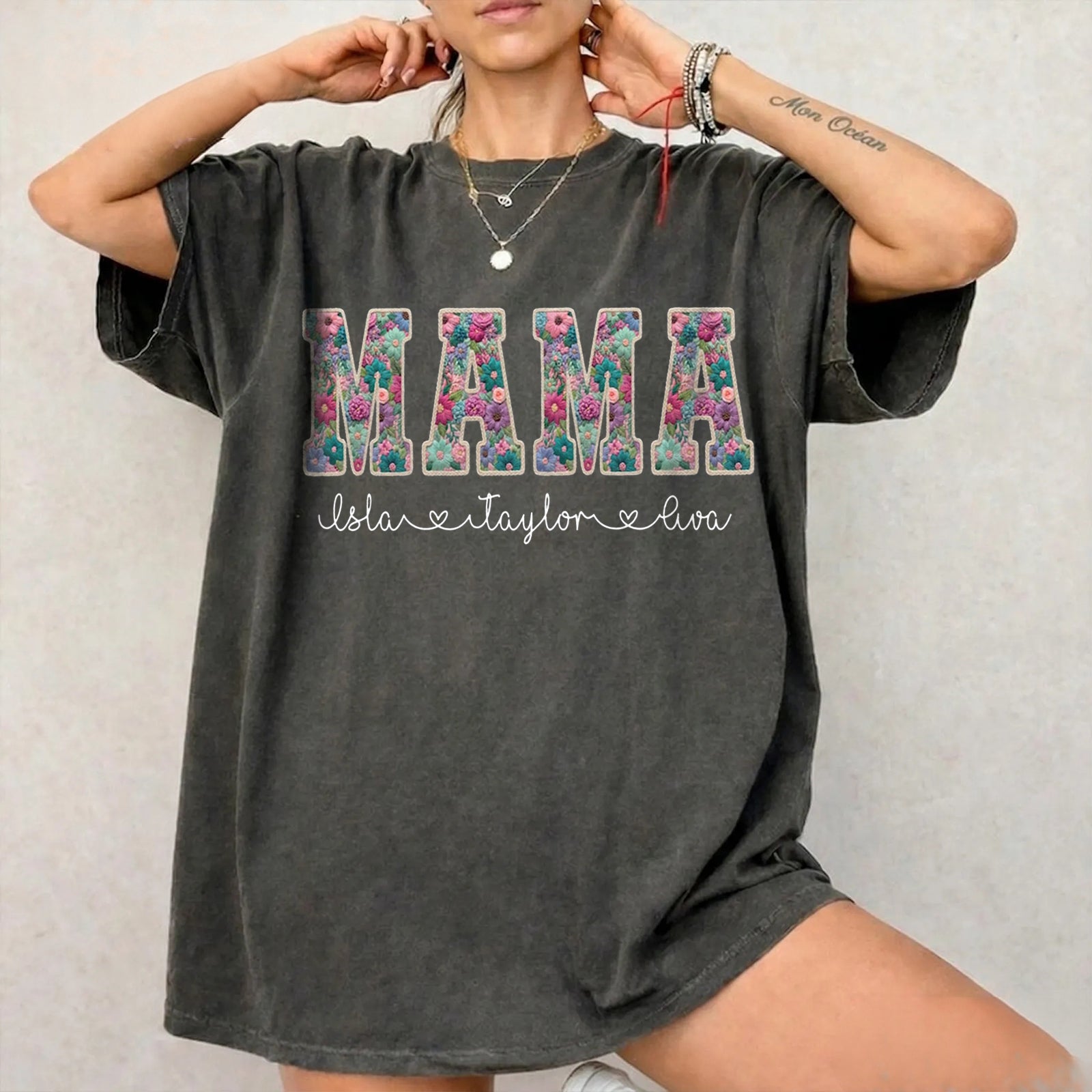 personalized-floral-mama-vintage-washed-sweatshirt-custom-kids-names-gift-for-mom