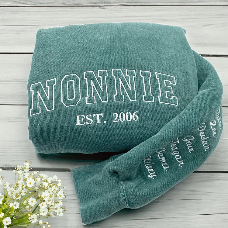 custom-mama-embroidered-sweatshirt-with-kids-names-sleeve-mothers-day-gift