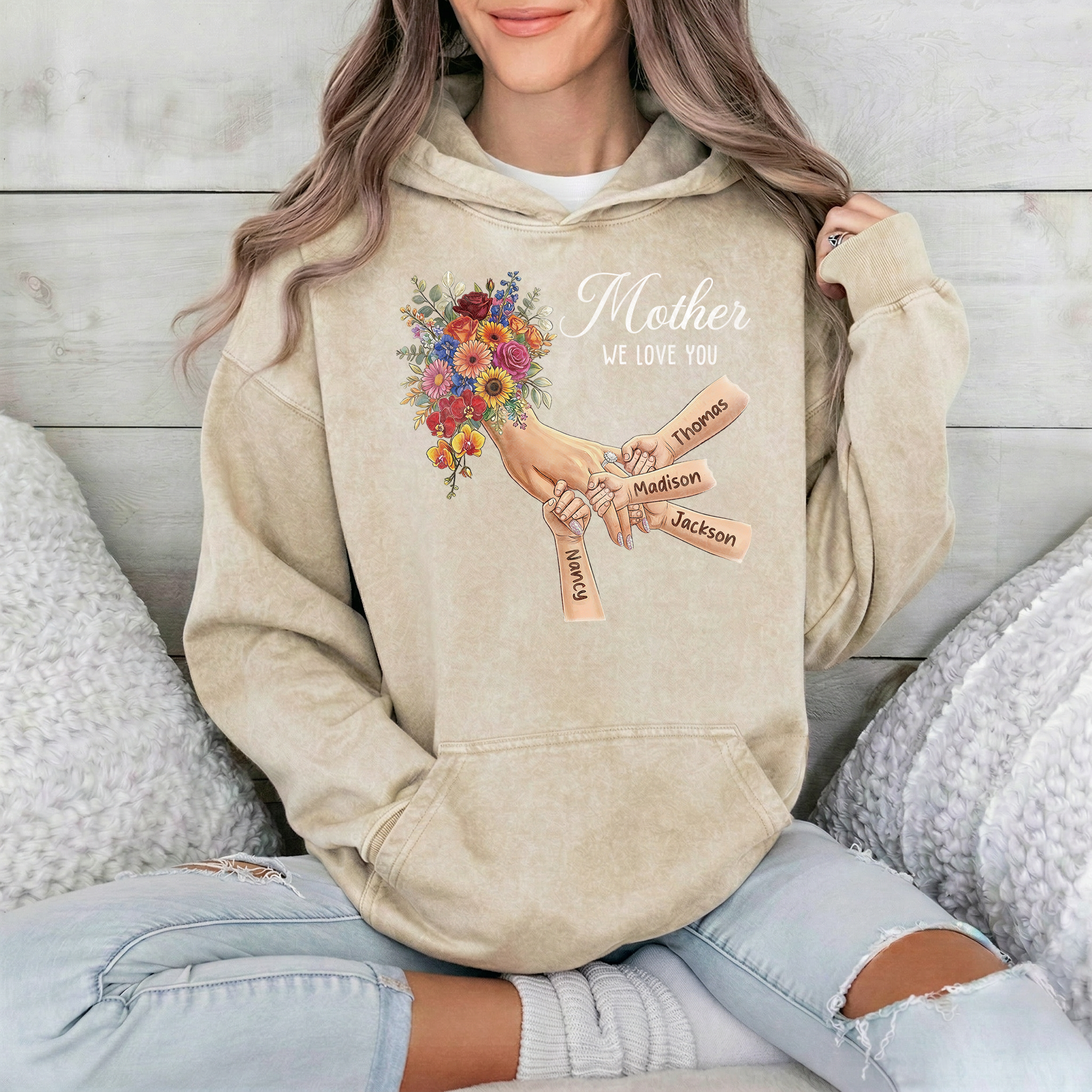 custom-mommy-holding-hands-vintage-washed-sweatshirt-mothers-day-gift
