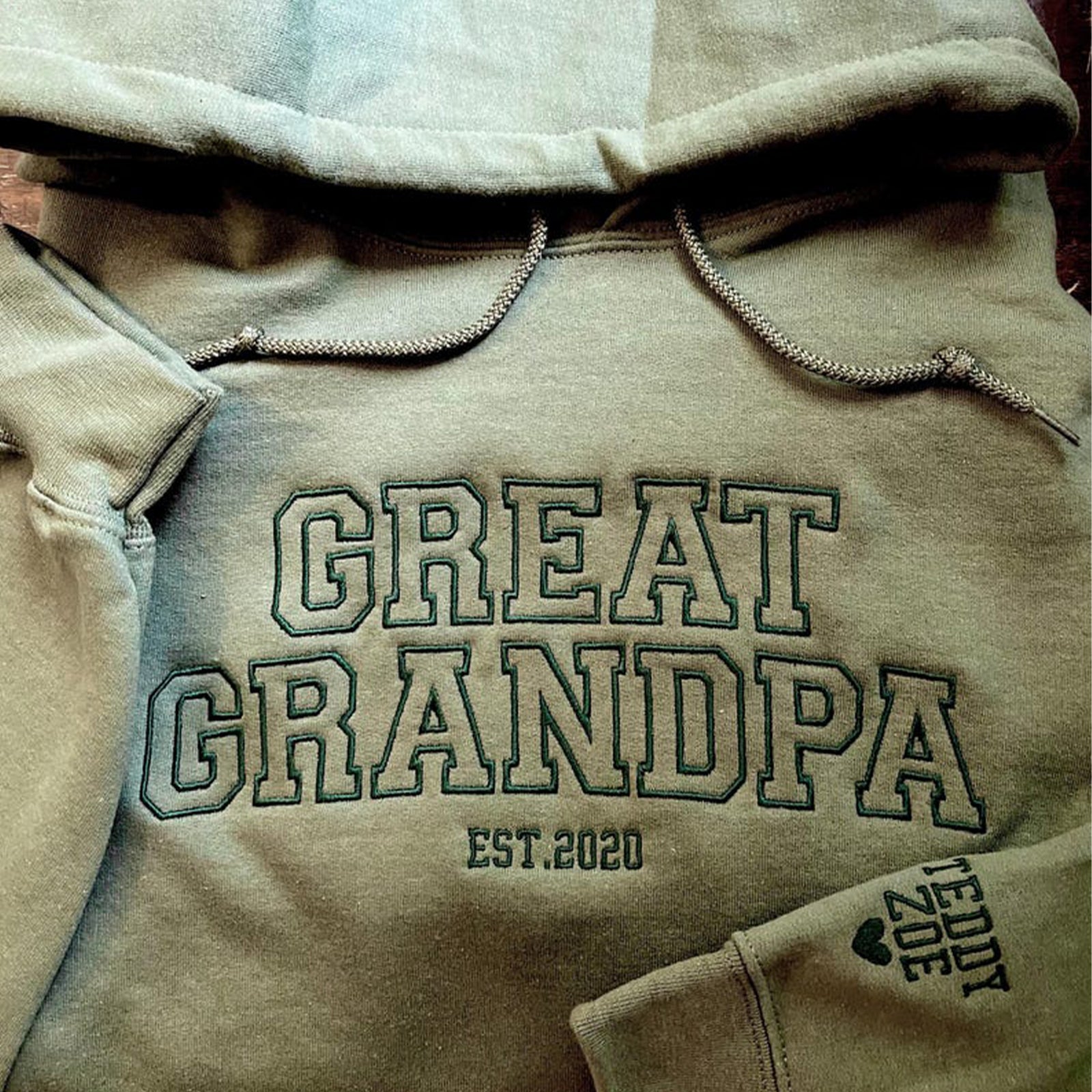 custom-embroidered-papa-sweatshirt-with-names-est-year-personalized-fathers-day-gift