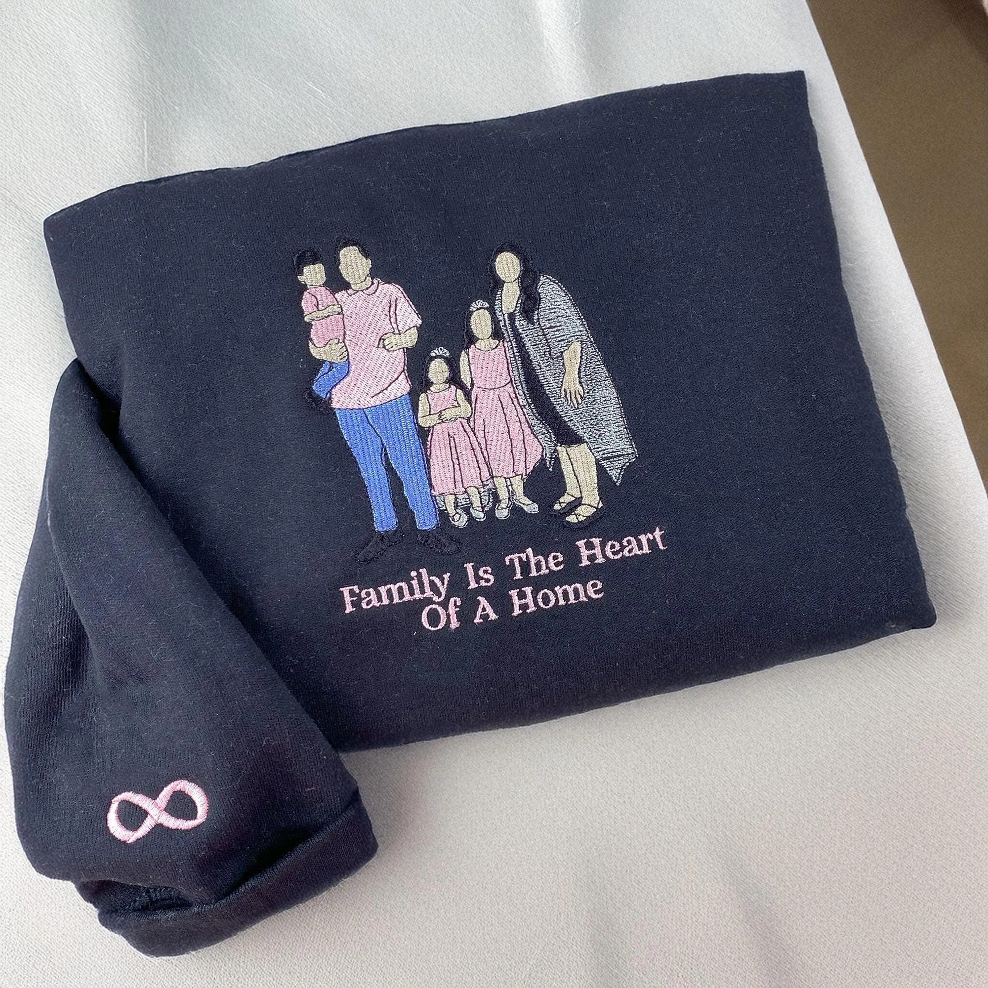 custom-photo-parents-family-portrait-embroidered-sweatshirt-family-reunion-gift-for-mom-and-dad