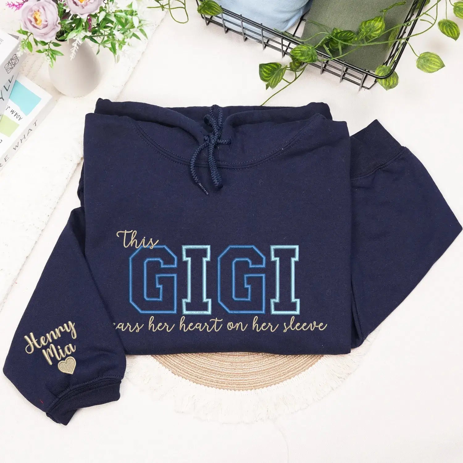 custom-embroidered-this-gigi-wears-her-heart-on-her-sleeve-sweatshirt-mothers-day-gifts