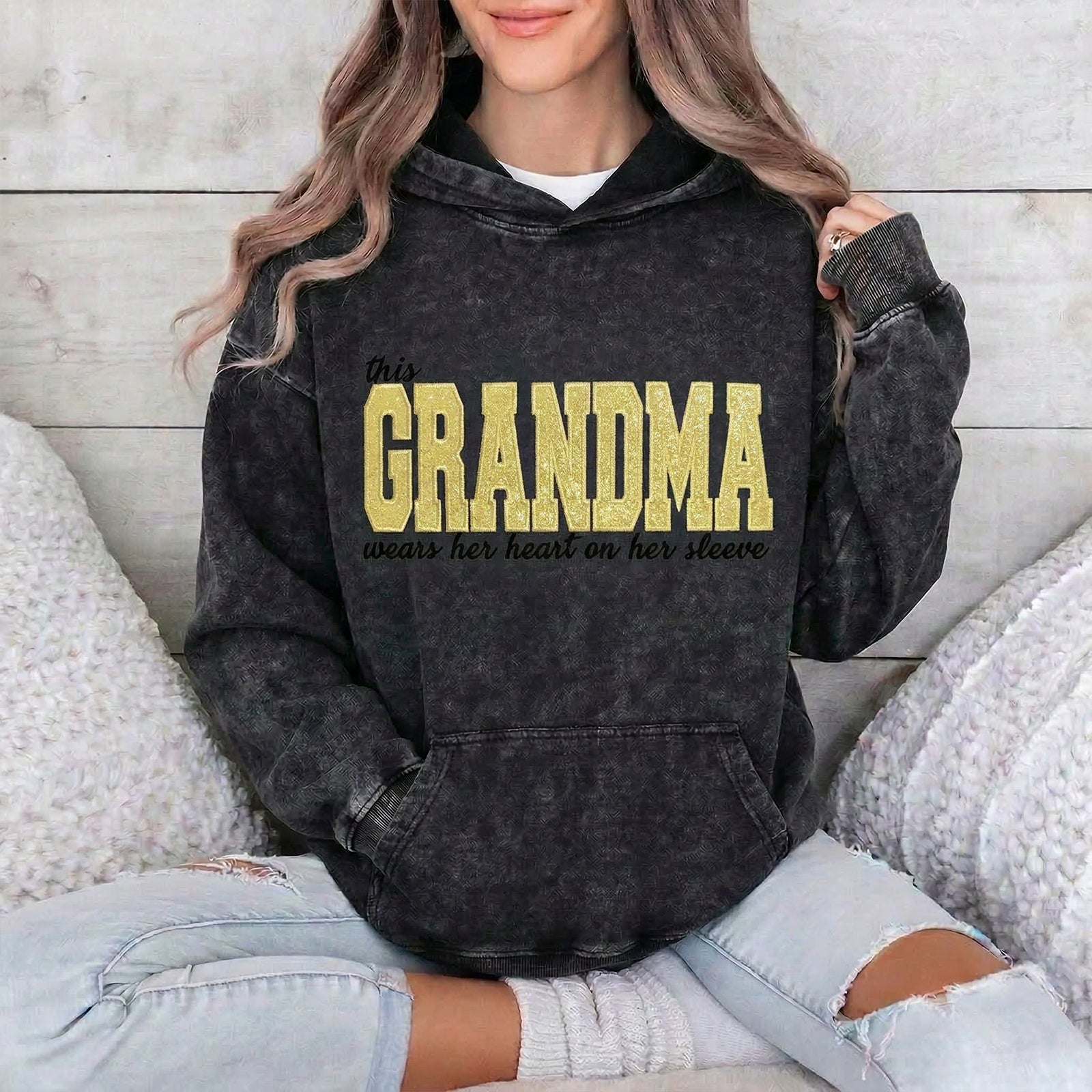 custom-mama-glitter-embroidered-washed-sweatshirt-with-kids-names-mothers-day-gift
