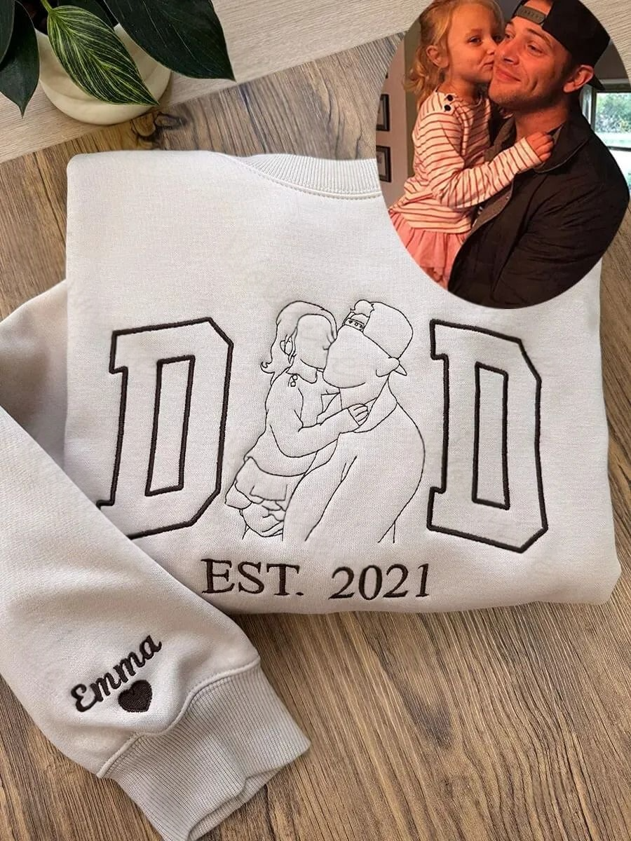 custom-embroidered-daddy-sweatshirt-with-kids-names-on-sleeve