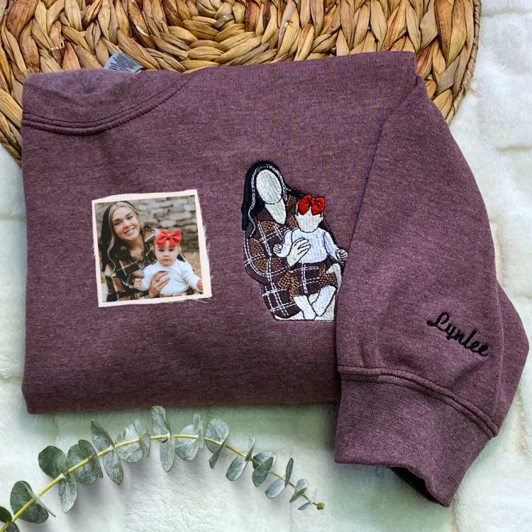 custom-mama-mom-portrait-embroidered-t-shirt-sweatshirt-gifts-for-mom