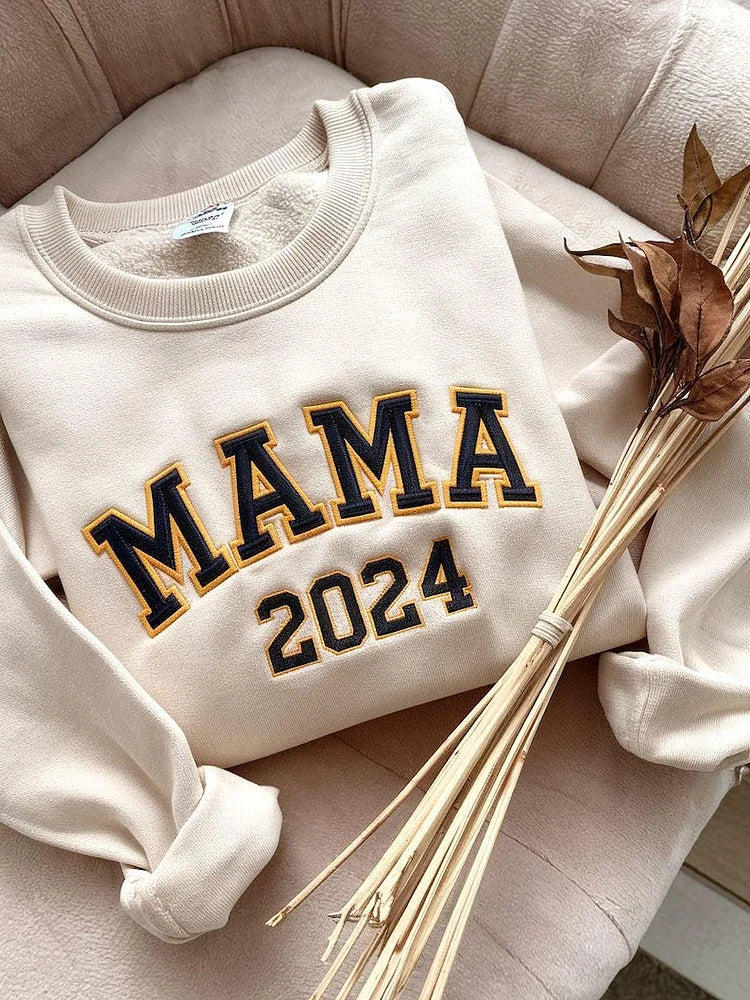 custom-mom-dad-embroidered-sweatshirt-with-year-gift-for-parents