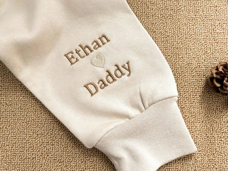 custom-mom-dad-embroidered-family-portrait-sweatshirt-fathers-day-gift