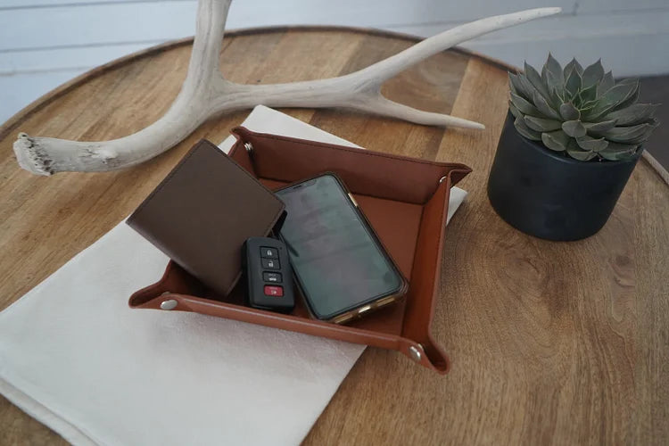 custom-valet-tray-for-dad-empty-your-pockets-daddy-engraved-catchall-tray-fathers-day-gift