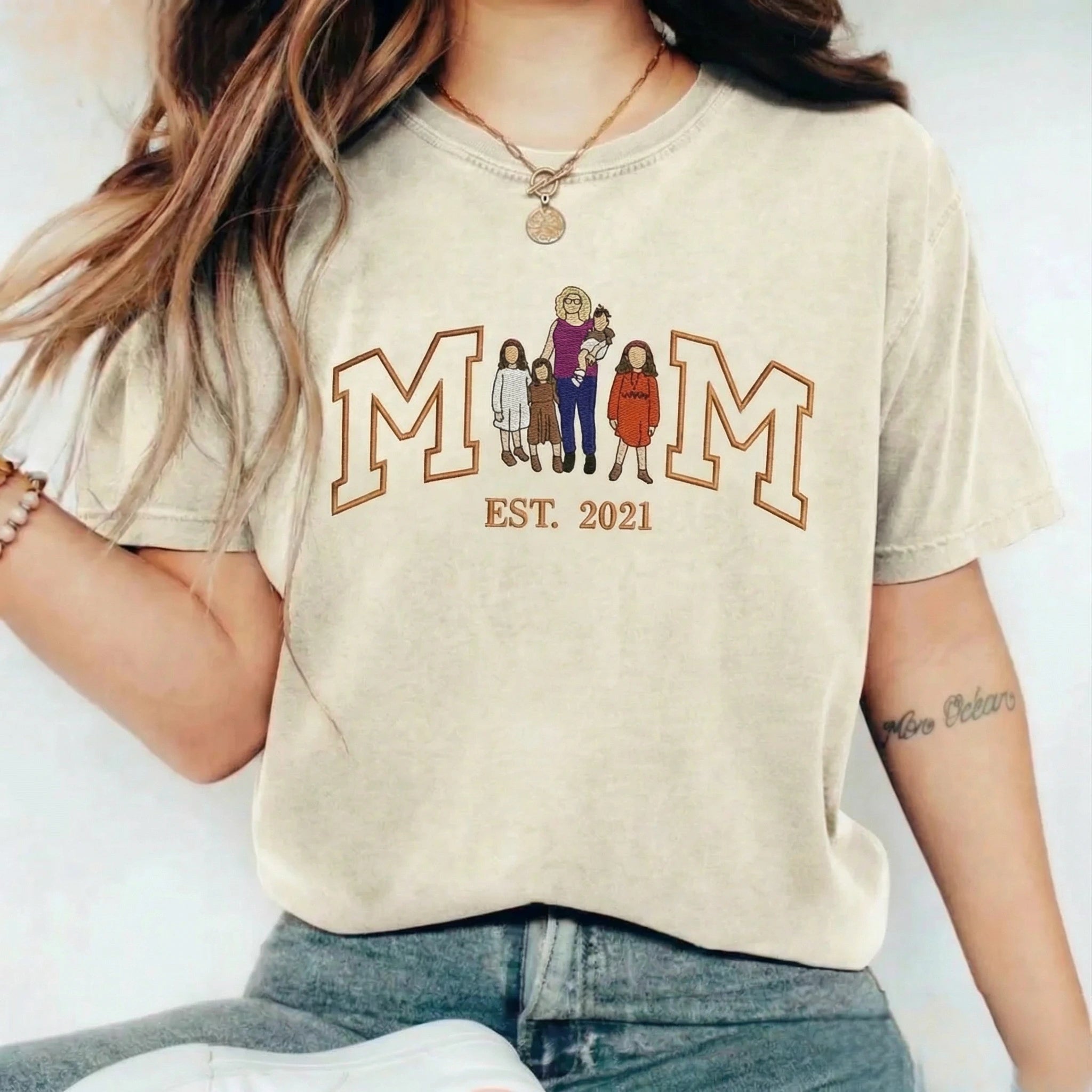 vintage-washed-custom-embroidered-mum-kids-portrait-sweatshirt-mothers-day-gift