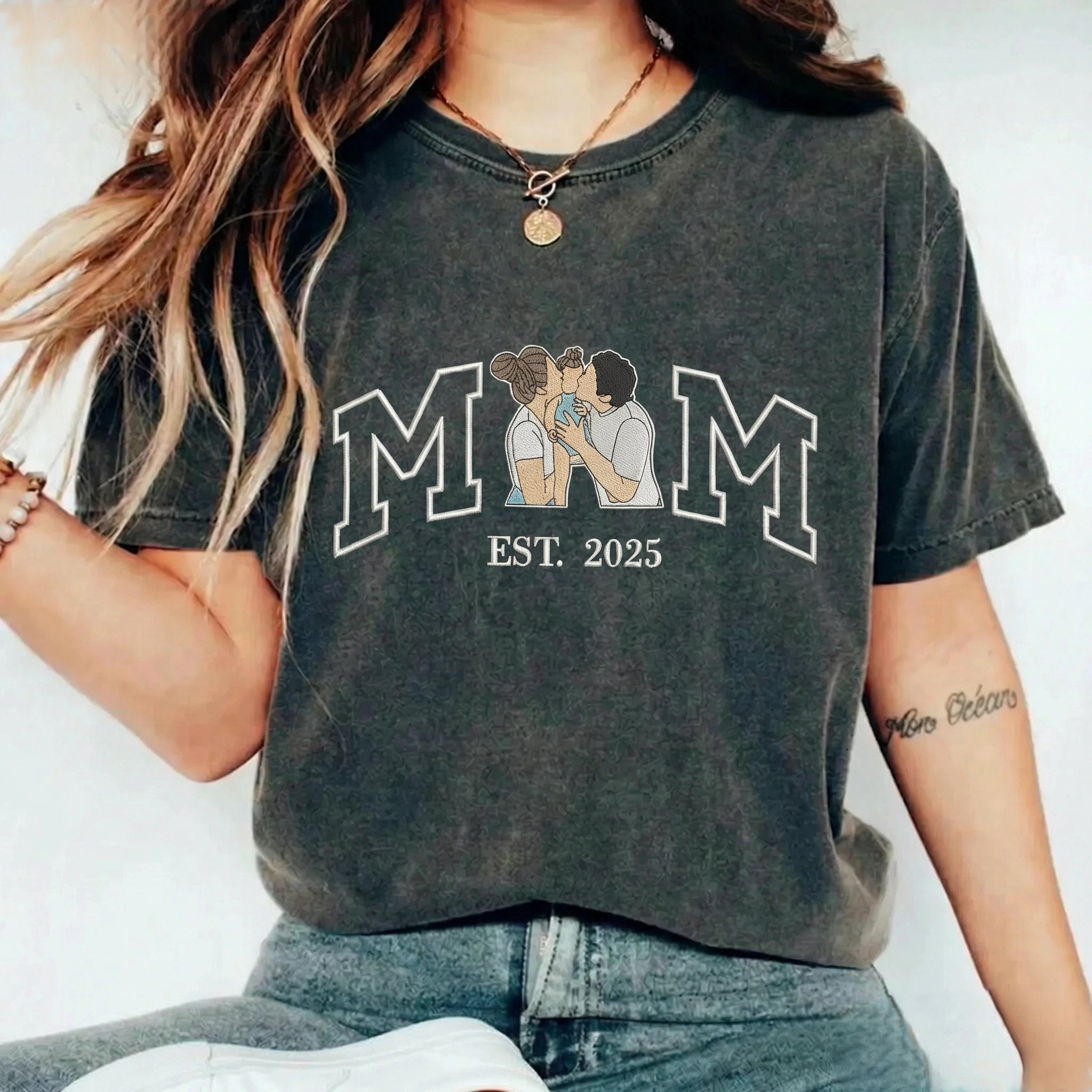 vintage-washed-custom-embroidered-mum-kids-portrait-sweatshirt-mothers-day-gift