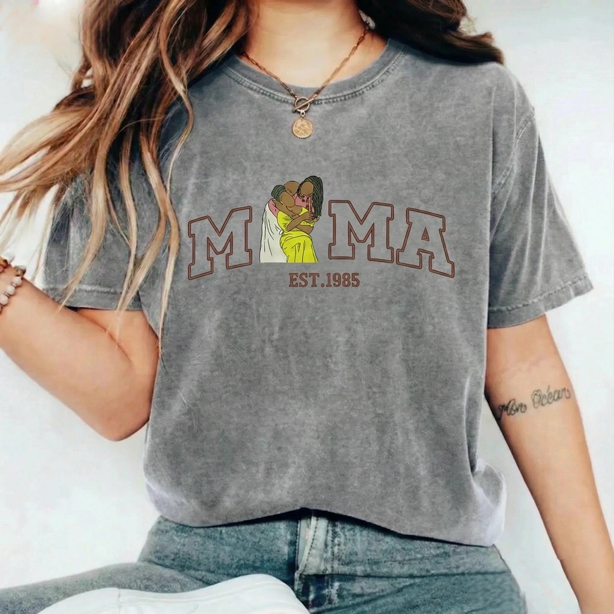 vintage-washed-custom-embroidered-mum-kids-portrait-sweatshirt-mothers-day-gift