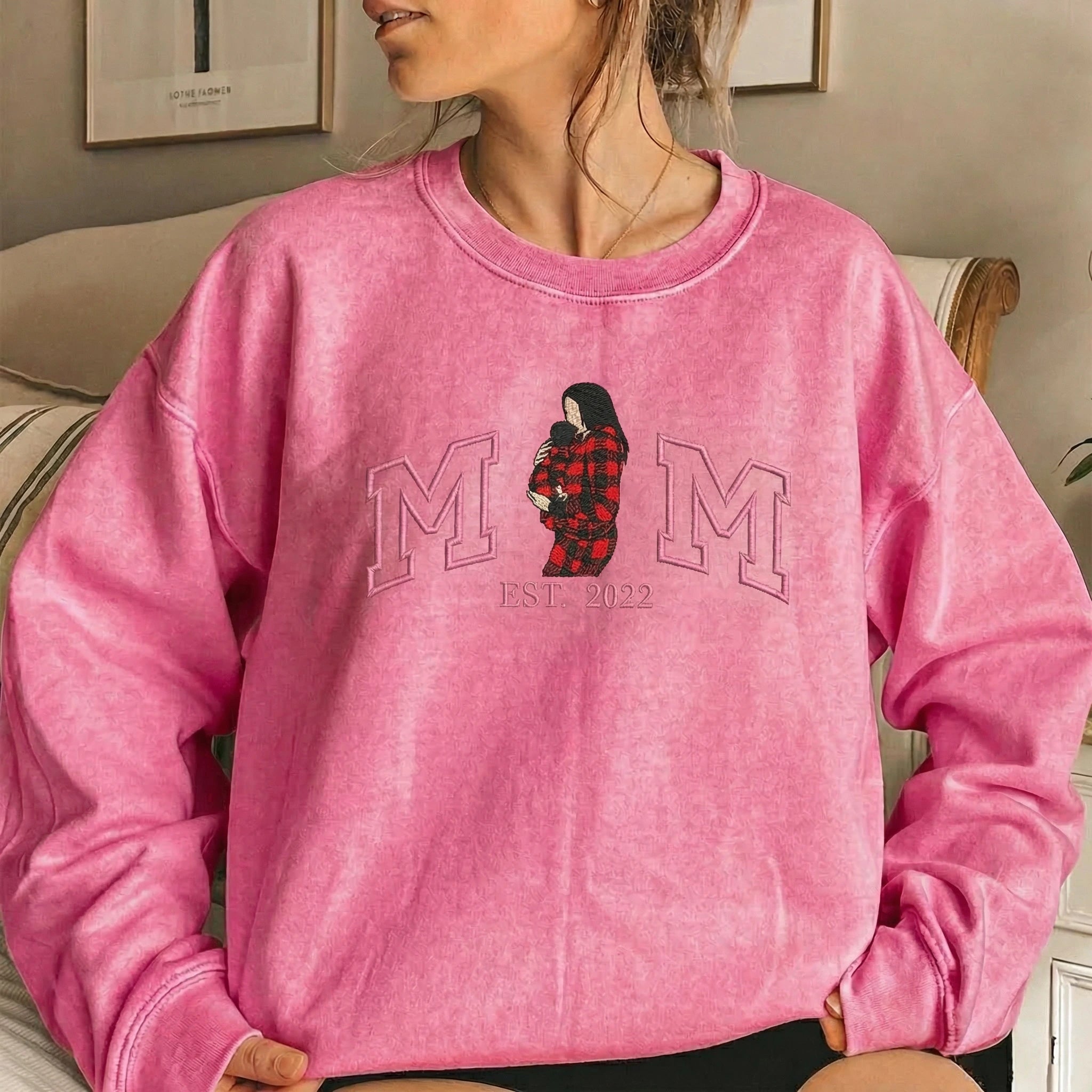 vintage-washed-custom-embroidered-mum-kids-portrait-sweatshirt-mothers-day-gift