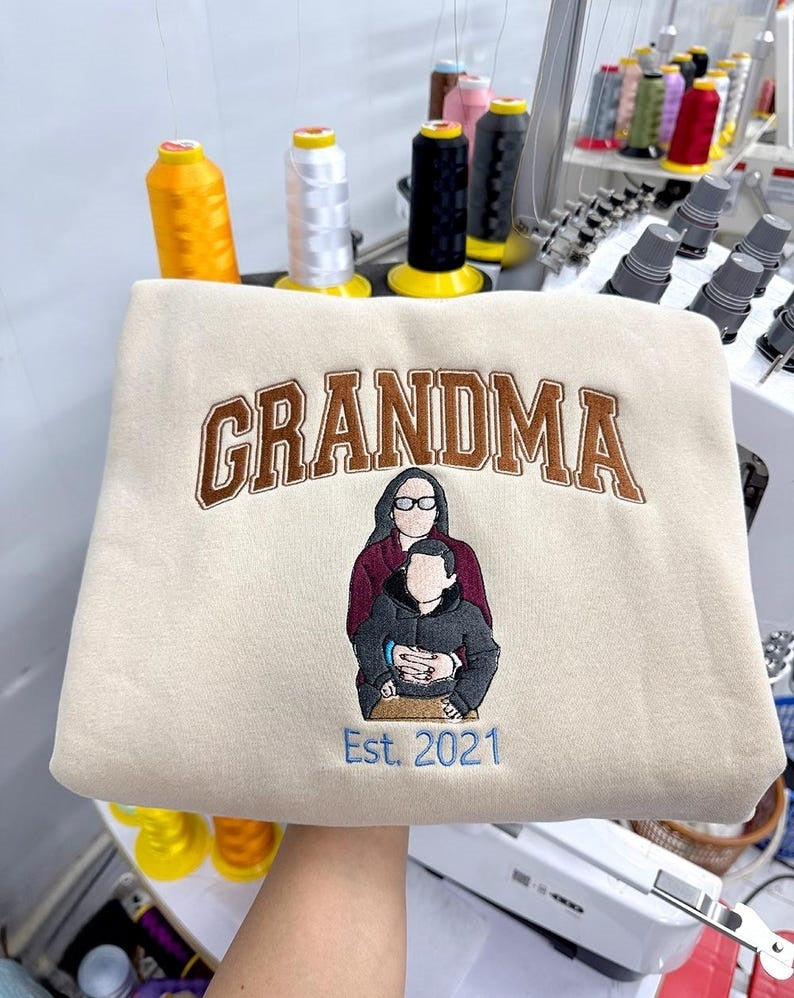 personalized-family-portrait-embroidered-grandma-crewneck-holiday-sweatshirt-gift-for-parents