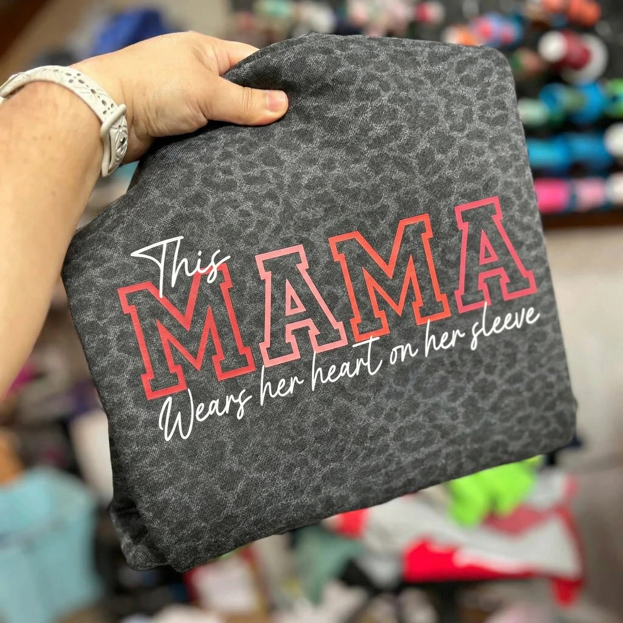 wear-your-heart-on-your-sleeve-personalized-mama-leopard-sweatshirt-with-kids-names