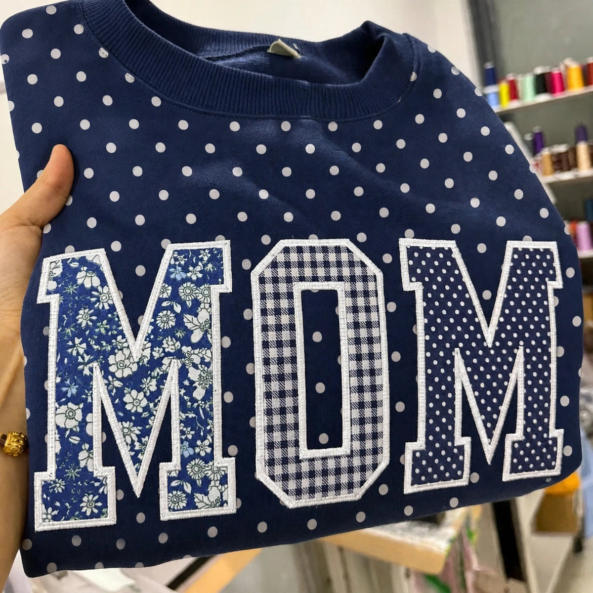 custom-mama-patchwork-polka-dot-sweatshirt-personalized-mom-embroidered-sweatshirt-with-mixed-fabric-letters