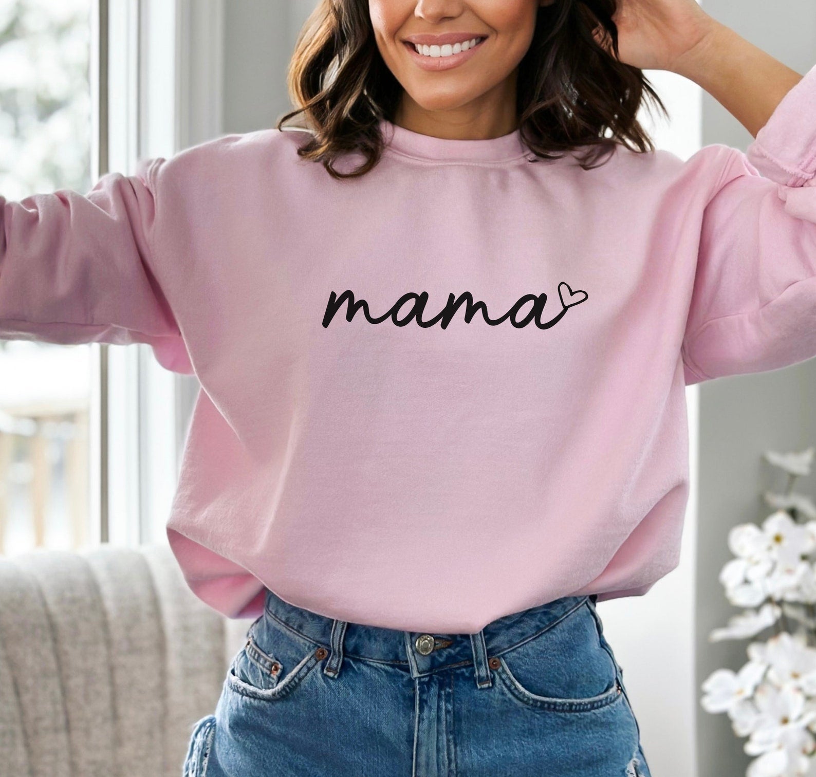 personalized-mama-sweatshirt-with-kid-names-on-sleeve-mothers-day-gift