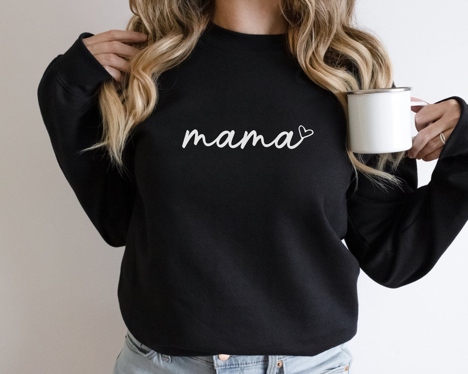 personalized-mama-sweatshirt-with-kid-names-on-sleeve-mothers-day-gift