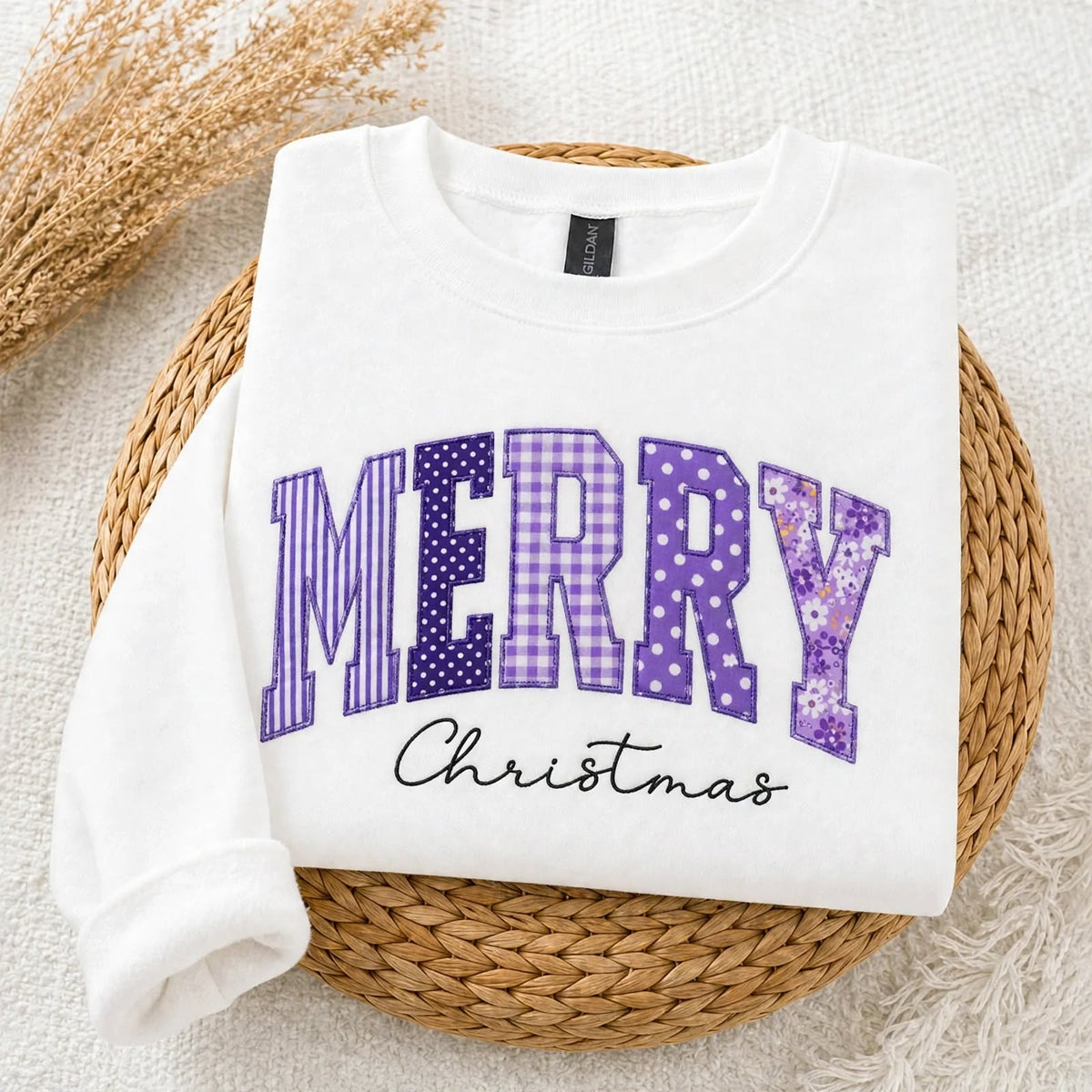 custom-merry-christmas-applique-embroidered-sweatshirt-festive-holiday-crewneck-with-patchwork-letter-design