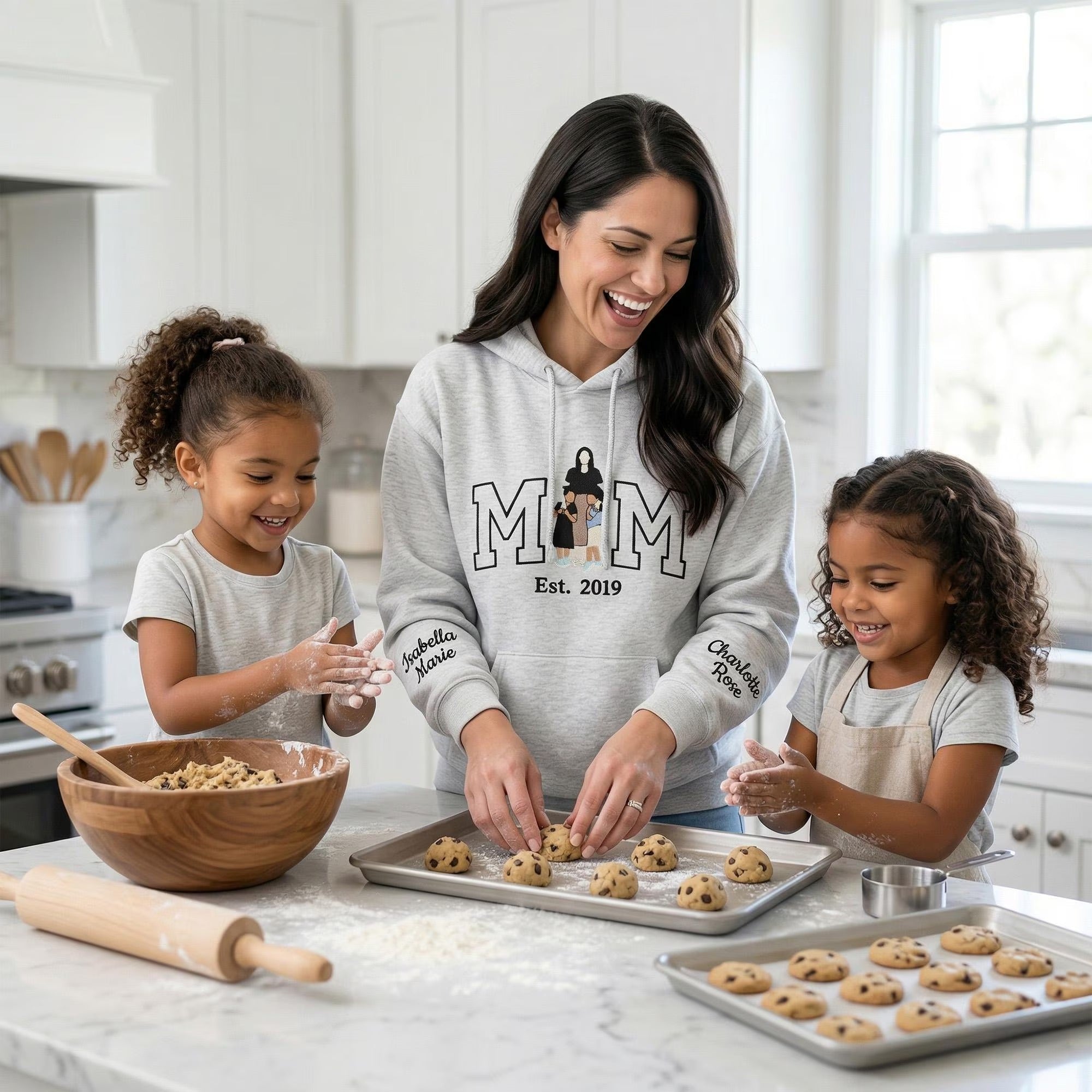 custom-embroidered-photo-mom-and-kids-family-portrait-sweatshirt-mothers-day-gifts