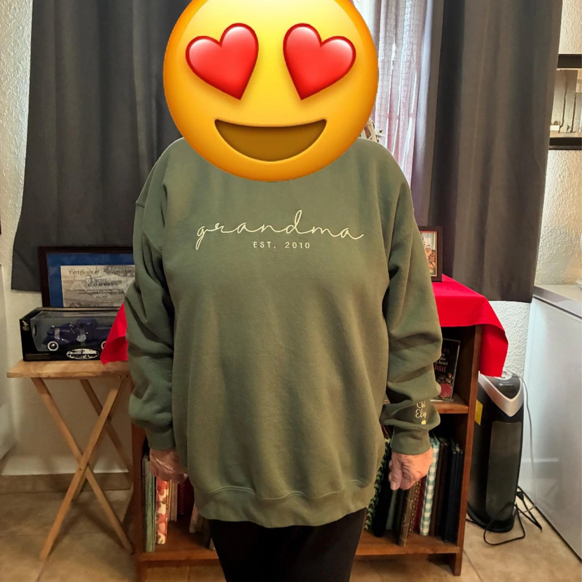 custom-embroidered-mama-est-year-sweatshirt-name-on-sleeve-with-heart-grandma-shirt-with-date-gift-for-new-mom-mothers-day-gift