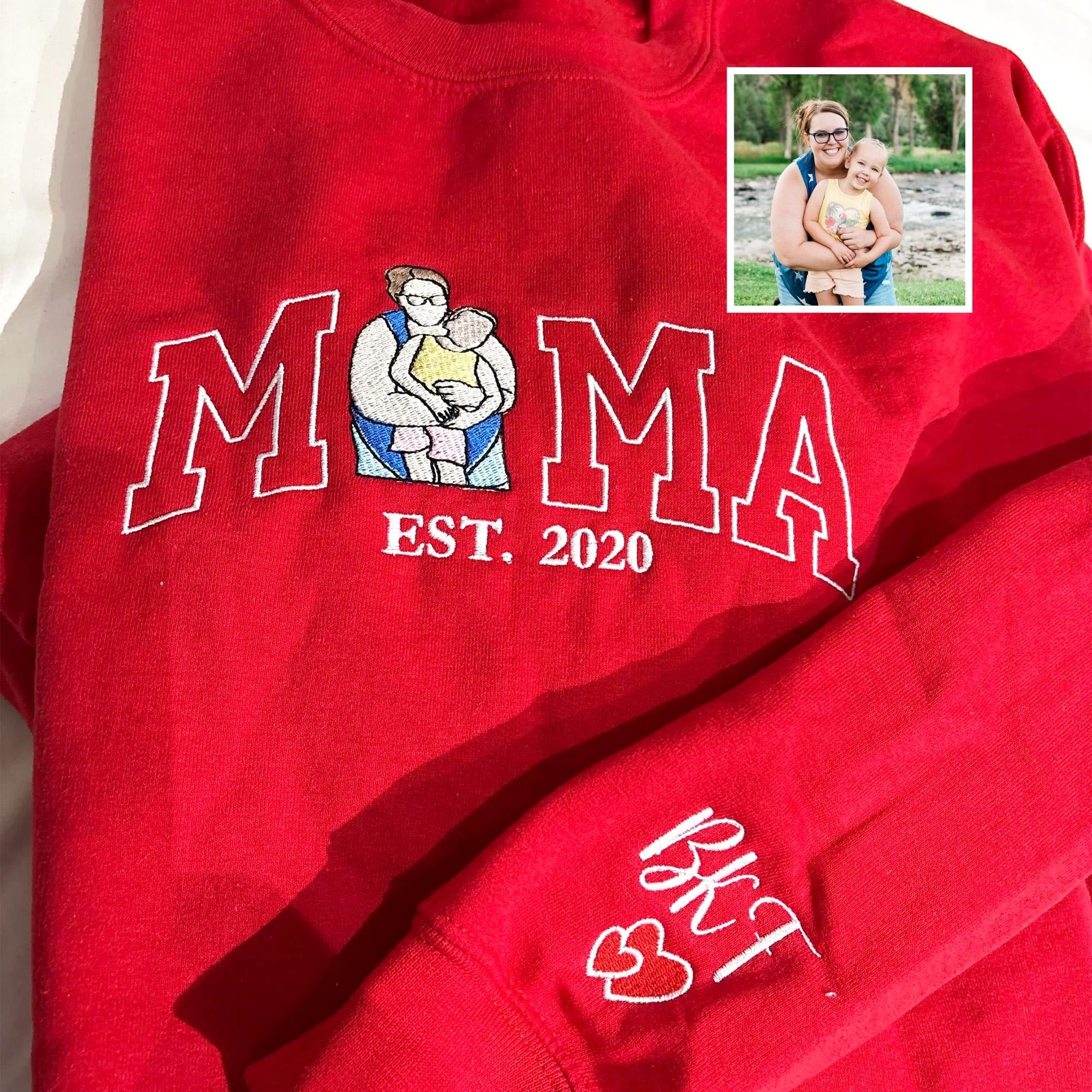 custom-embroidered-photo-mom-and-kids-family-portrait-sweatshirt-mothers-day-gifts