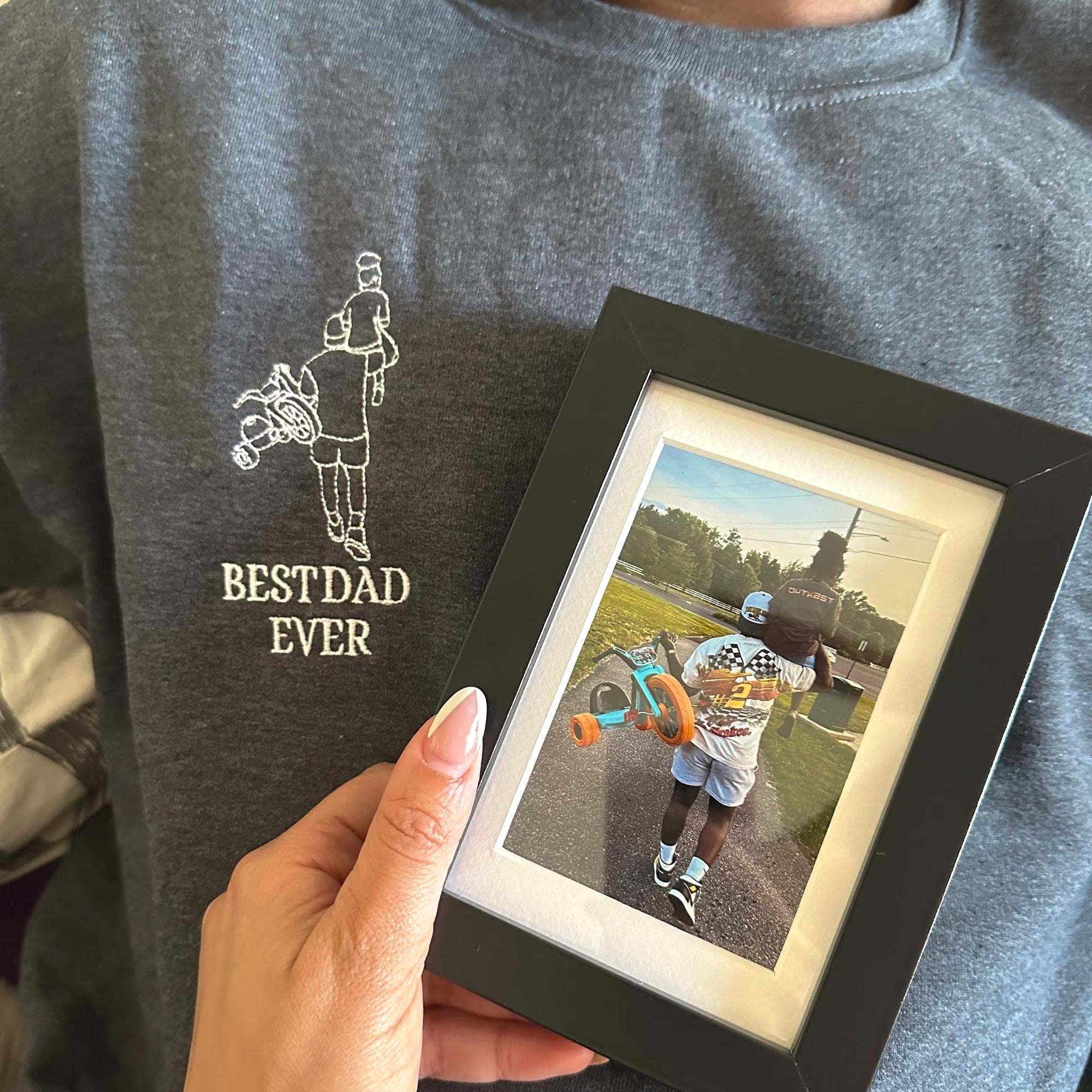 custom-parent-child-photo-outline-embroidered-sweatshirt-surprise-mothers-day-gift