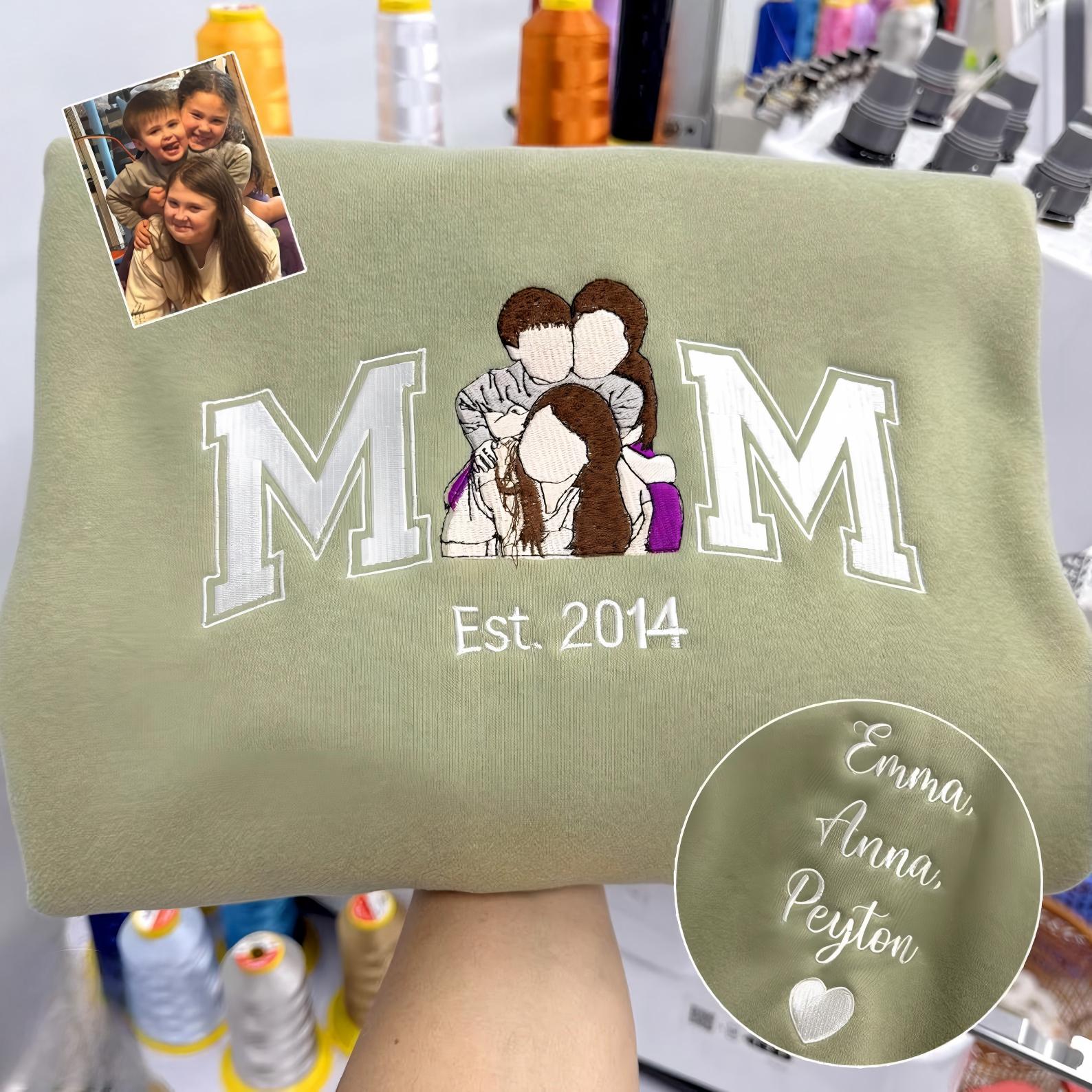 custom-embroidered-mama-portrait-sweatshirt-with-kid-name-on-sleeve-mothers-day-gifts