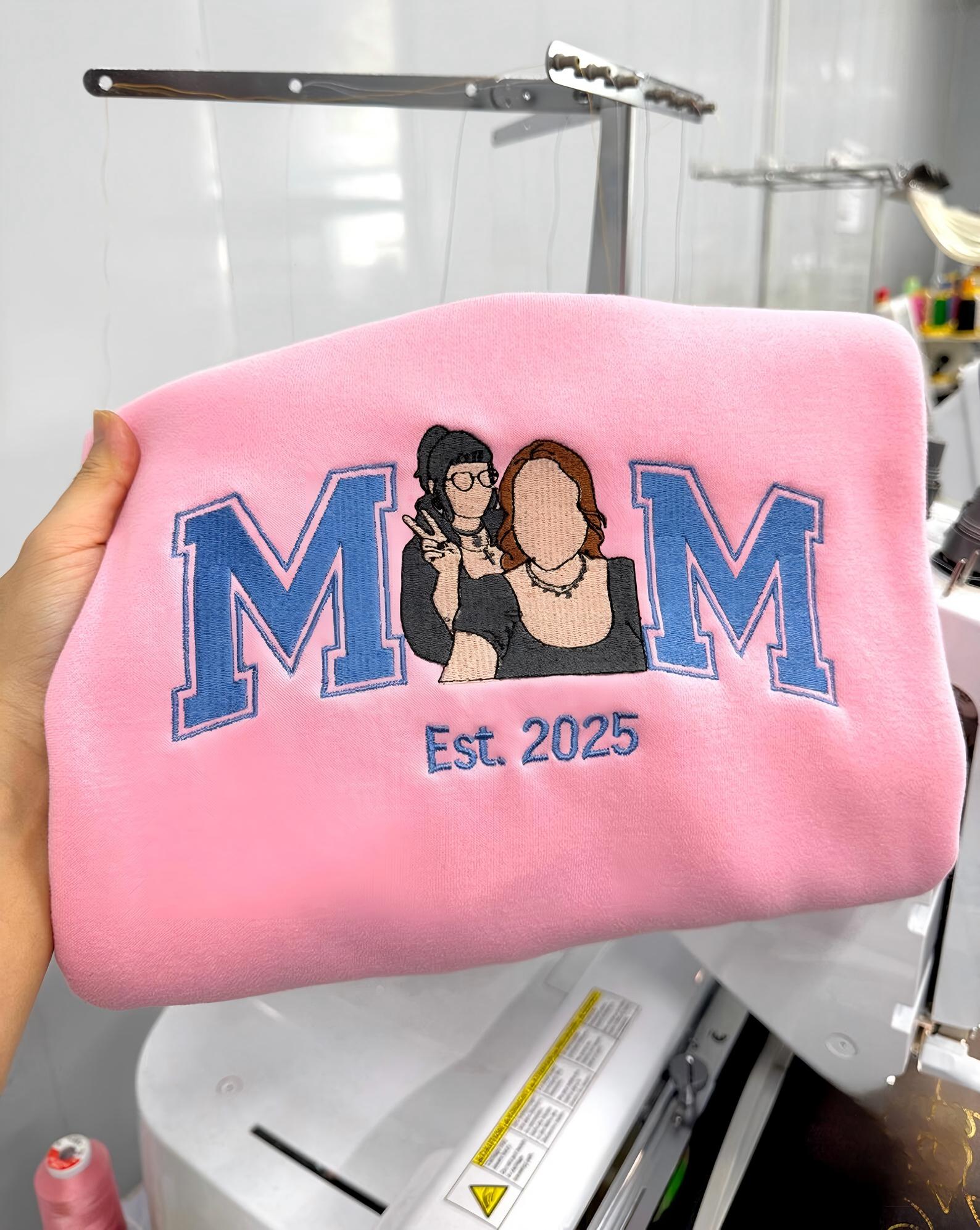 custom-embroidered-mama-portrait-sweatshirt-with-kid-name-on-sleeve-mothers-day-gifts